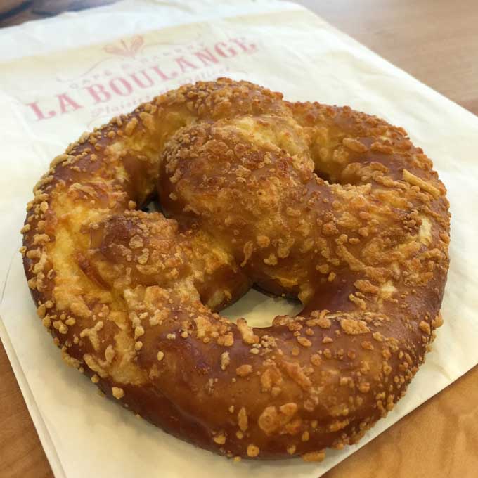 Starbucks-La-Boulange-Pretzel