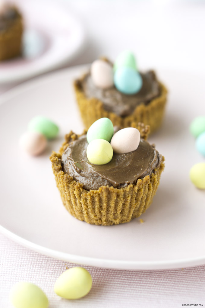 What to do with leftover Easter chocolate? Make cute and delicious mousse tarts with this recipe.