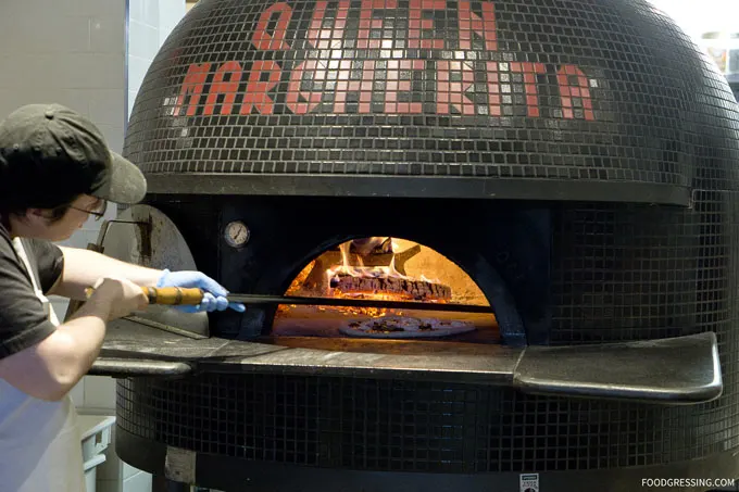 Queen Margherita Pizza toronto dundas street
