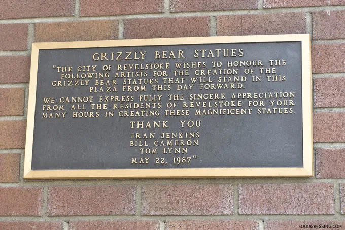 Roadside Attractions in Revelstoke grizzly park