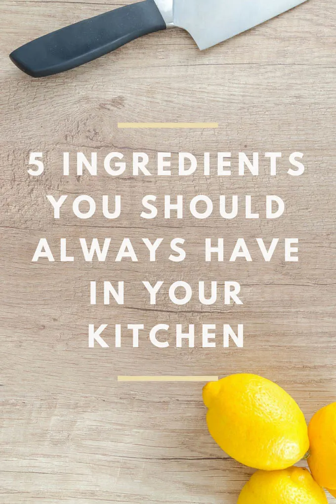 Here are 5 ingredients you should always have in your kitchen: parmesan rinds, lemon juice, smoked paprika, dried thyme and garlic powder. Find out why.