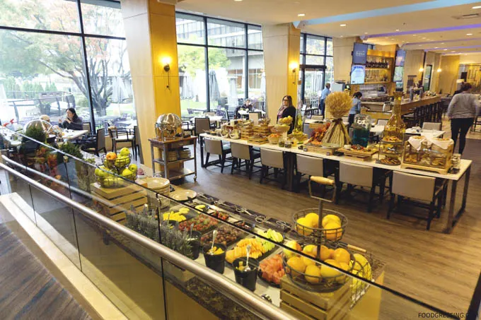 weekend brunch buffet h2 restaurant westin bayshore