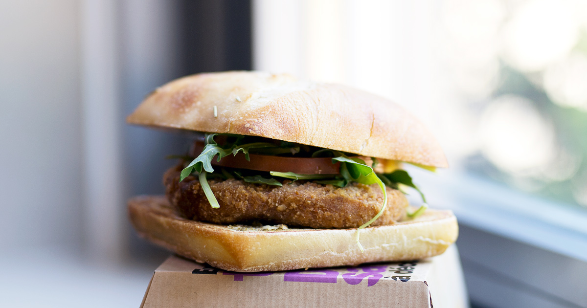 World Taste Tour McDonald's Italian Pesto Chicken Sandwich [Review]