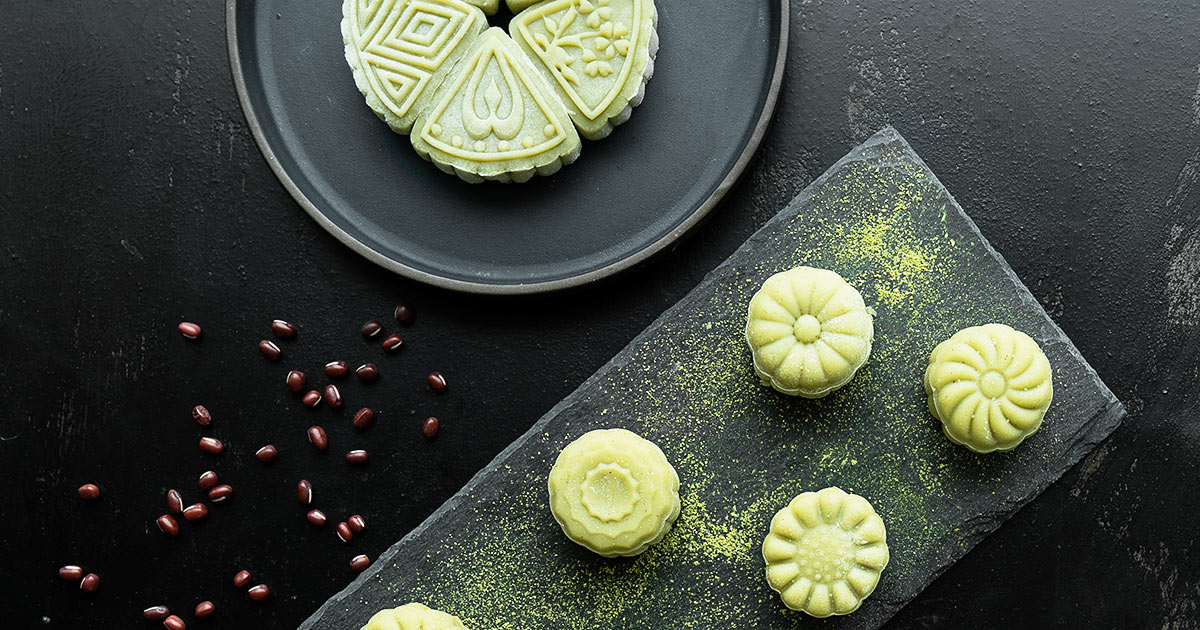 Matcha Snow Skin Mooncake with Red Bean Filling Recipe | Foodgressing