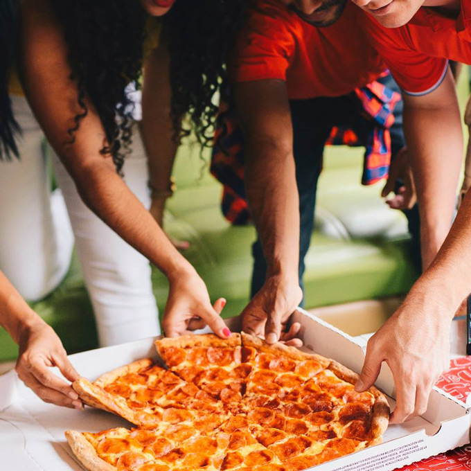 3 Tips for Throwing A Pizza Party for Grown Ups | How to Host a Pizza Party for Adults