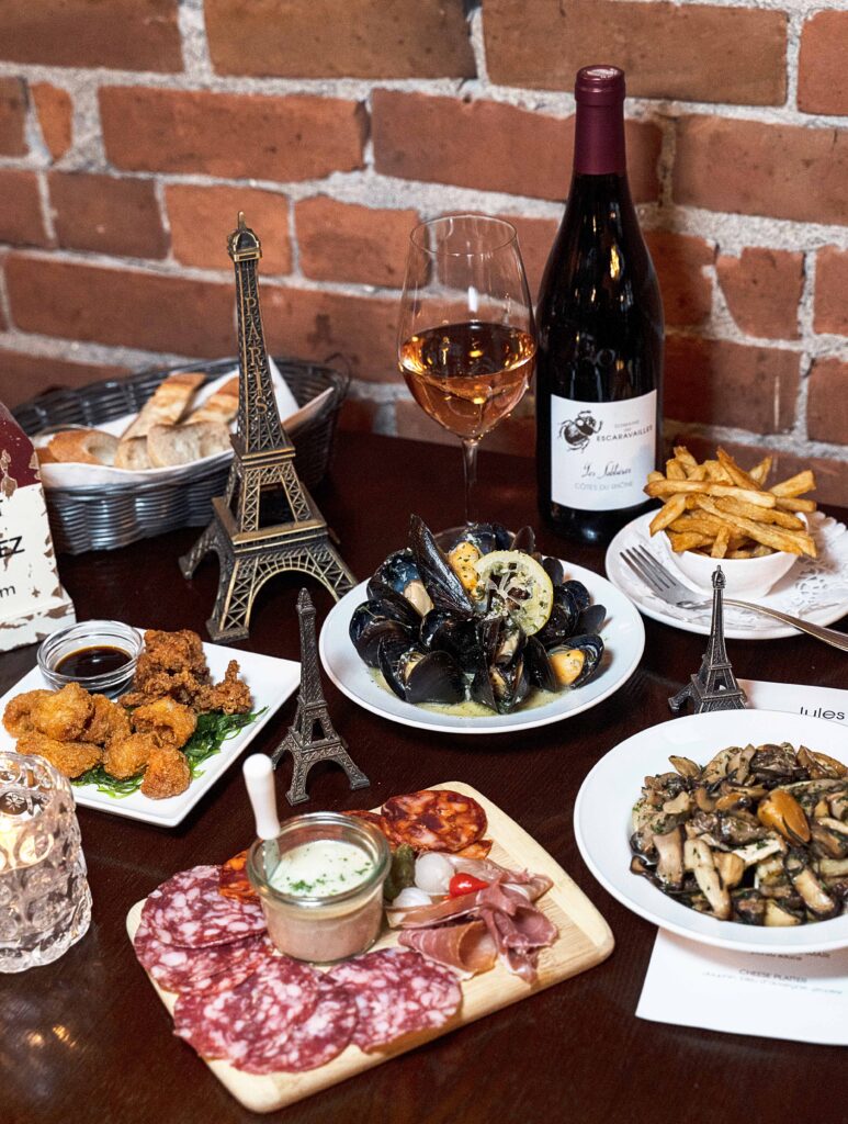 jules-bistro-happy-hour-french-bistro-in-gastown-foodgressing
