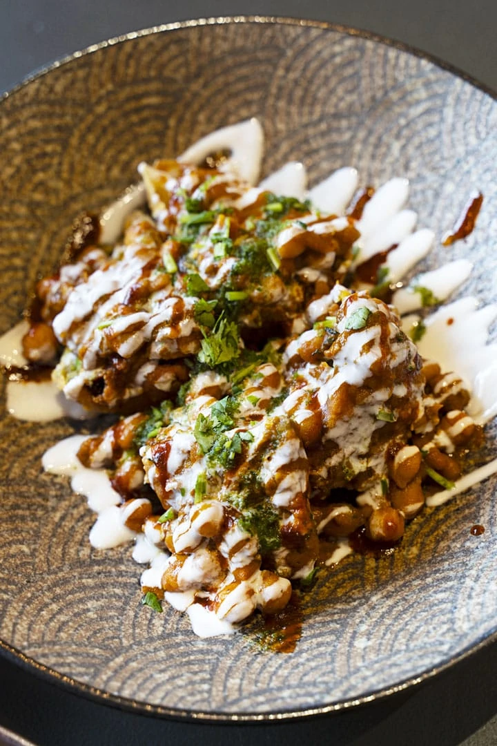 Ragda Samosa Chaat
Traditional Samosa with chickpeas curry, chaat masala, yogurt and chutneys