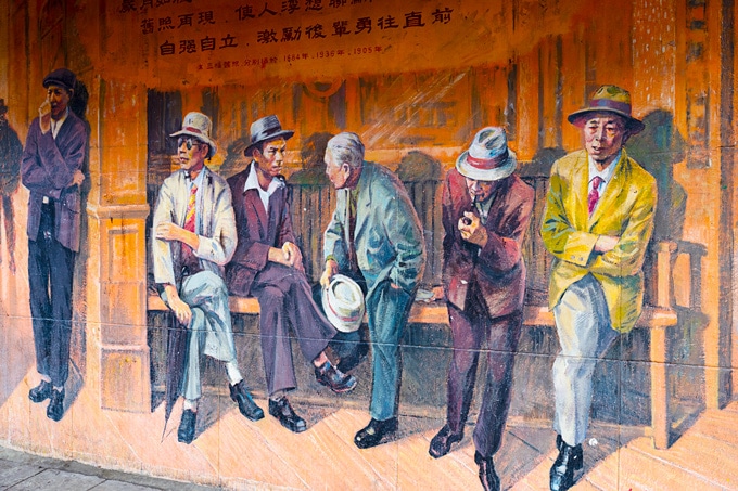 Titled “A Snapshot of History”, there are a few murals which were created in 2010 by Shu Ren (Arthur) Cheng and are located at 490 Columbia Street near the corner of Pender.