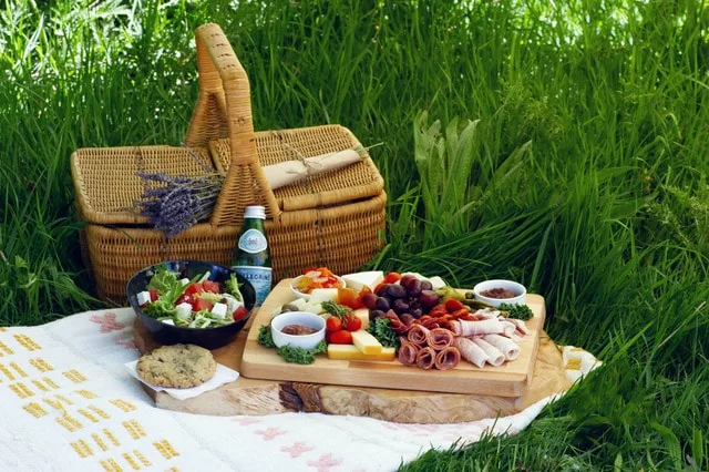Picnic Vancouver: Food, Spots, Delivery, Catering, Luxury Set Up