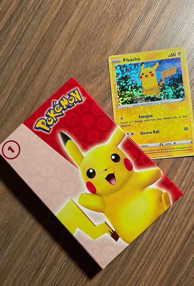 Abrimos R$ 60,00 em cartas pokémon McDonald's. Saiu Pikachu