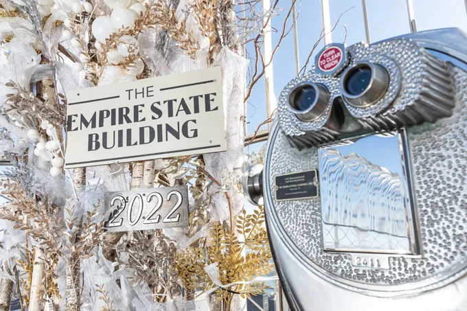 Empire State Building NYC Unveils Spectacular Holiday Decorations, Window Displays