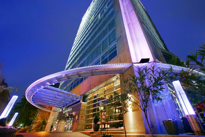 Sofitel Montr&eacute;al Le Carr&eacute; Dor&eacute; Launches Over-The-Top Hotel Package in Celebration of Its 20th Anniversary