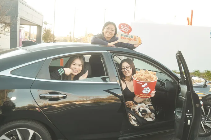 Jollibee's Orlando Grand Opening on January 18 Draws Thousands of Joyful Customers, as Carloads of Fans and First-Timers Swarm to Brand's First Two-Lane Drive-Thru in the U.S.