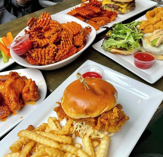 Feeling Lucky? Get your Green on this St. Patrick&rsquo;s Day at Chicago&rsquo;s Hottest Bars & Restaurants