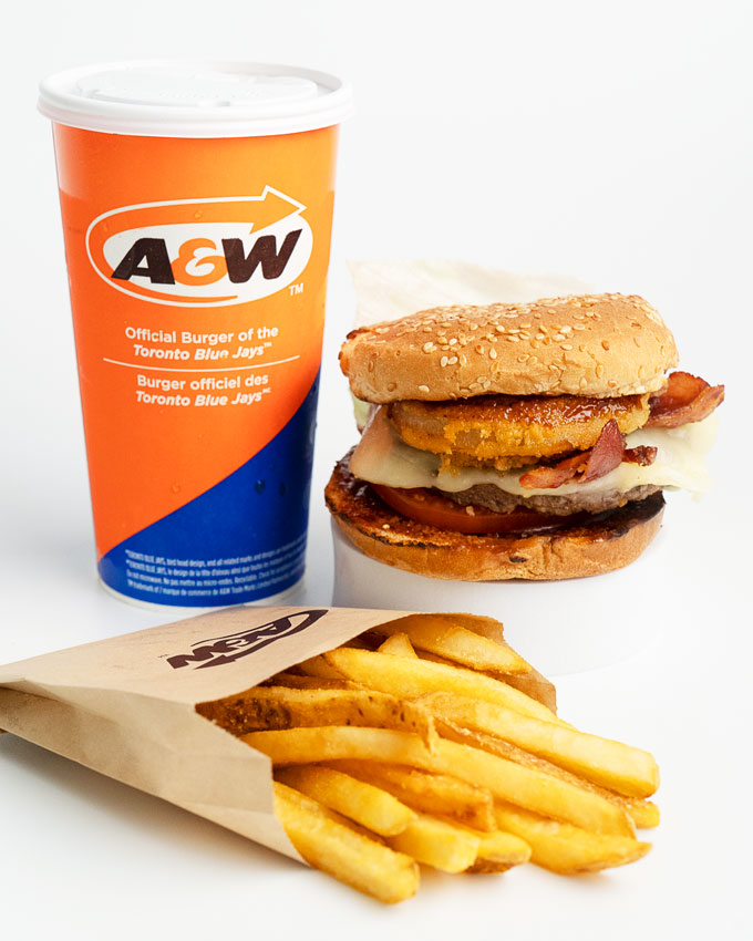 Blue Jays' Vladimir Guerrero Jr. and Hall of Famer Papa team up with A&W  Canada to announce the new Ringer Burger