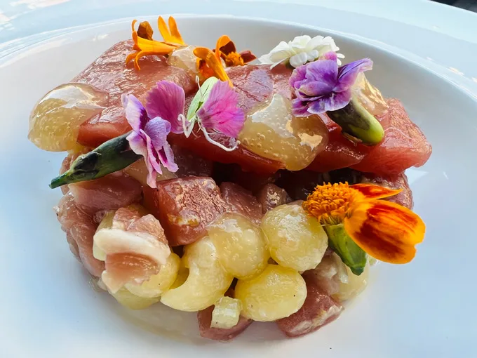 The Oval @Ladevozione named The 20th Best Restaurant outside Italy and awarded Three Forks by Gambero Rosso