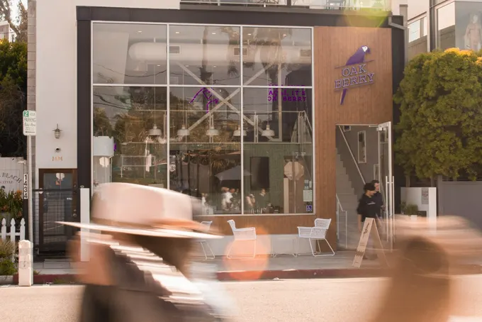 A&ccedil;a&iacute; Brand OAKBERRY Continues US Expansion with the Opening of its Flagship California Location in Venice Beach