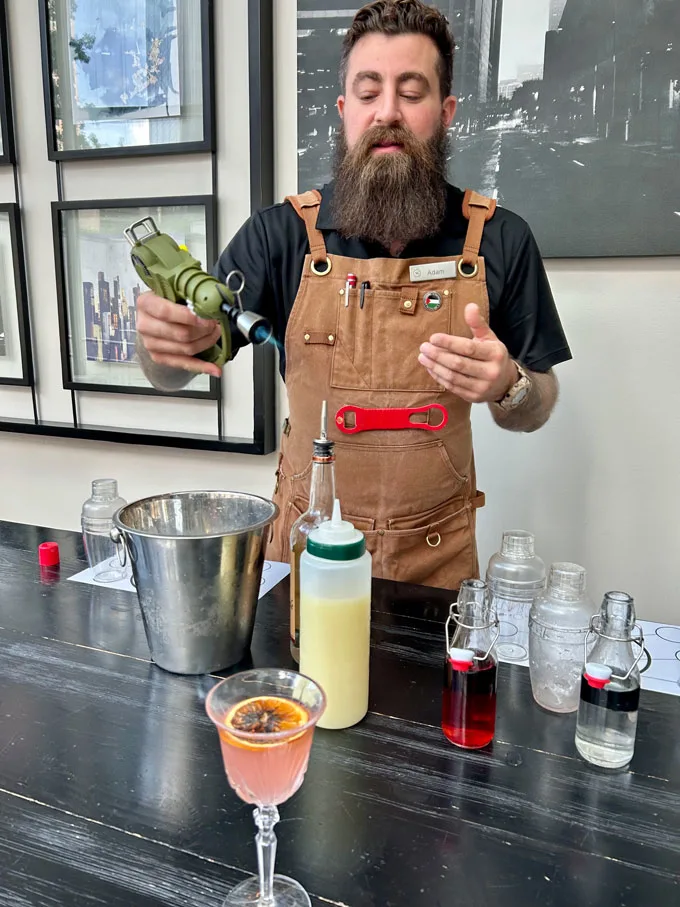 The Parlor at Sheraton Dallas Has Stirred Free Mixology Lessons on Mondays
