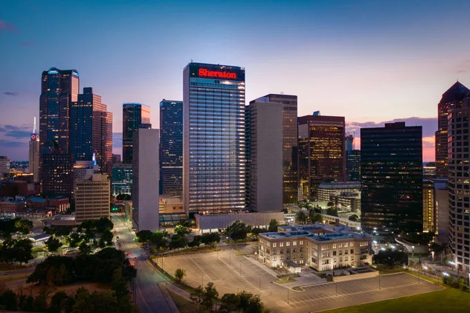 The Parlor at Sheraton Dallas Has Stirred Free Mixology Lessons on Mondays