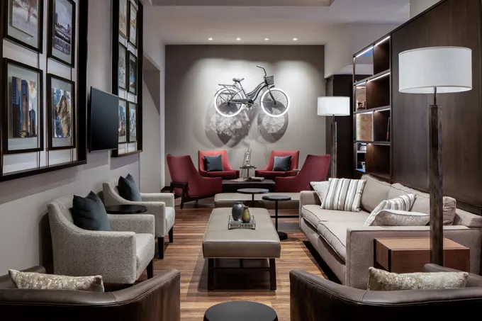The Parlor at Sheraton Dallas Has Stirred Free Mixology Lessons on Mondays
