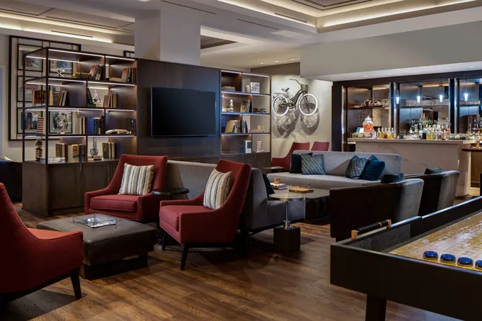 The Parlor at Sheraton Dallas Has Stirred Free Mixology Lessons on Mondays