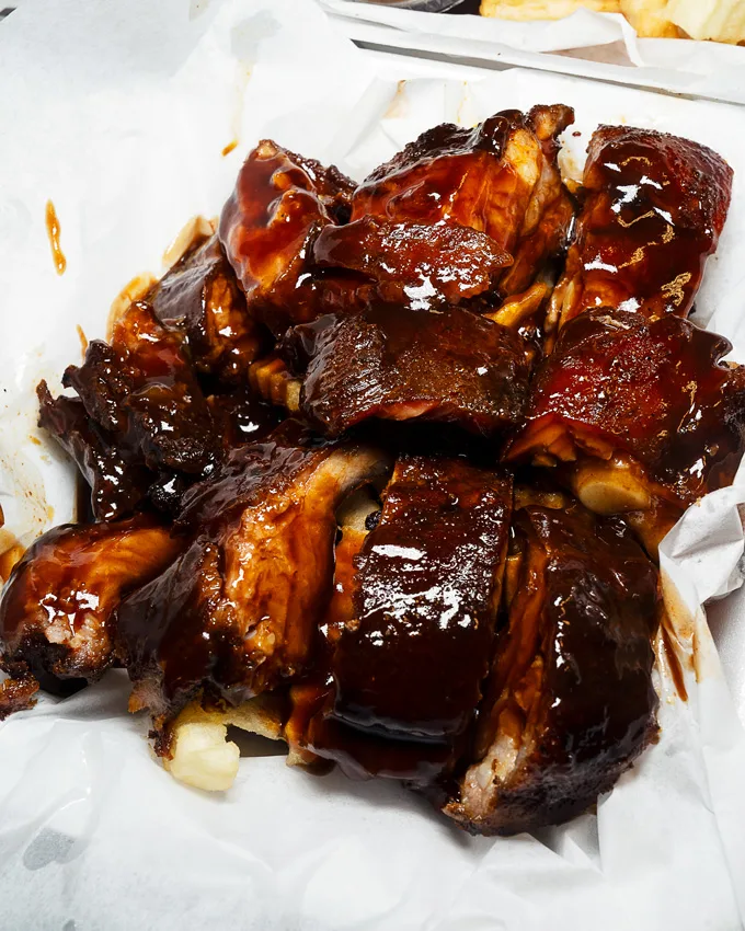 Bell Heir's BBQ Chicago Barbecue & Comfort Food Eatery