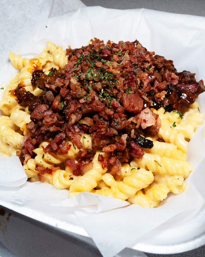 Bell Heir's BBQ Chicago Barbecue & Comfort Food Eatery