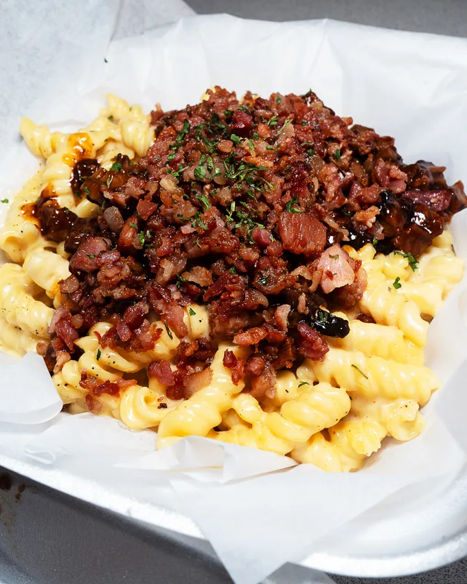 Bell Heir's BBQ Chicago Barbecue & Comfort Food Eatery