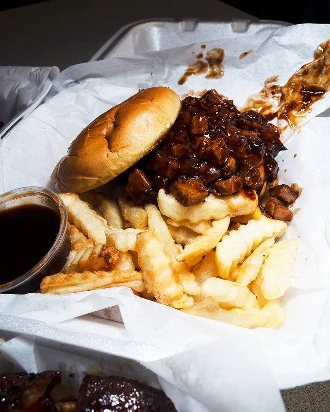 Bell Heir's BBQ Chicago - takeout-focused barbecue