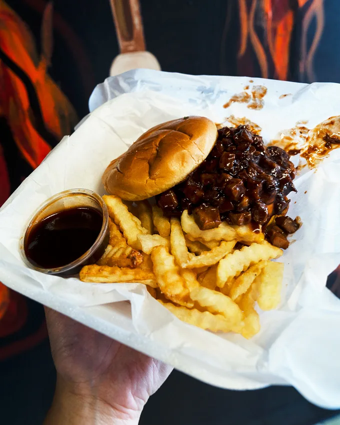 Bell Heir's BBQ Chicago - takeout-focused barbecue