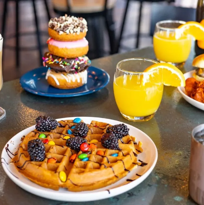 Best Chicago Brunch Specials to Warm Up Your Fall Weekends from Four Corners