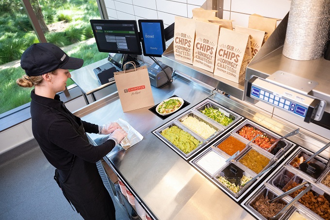 Chipotle Teams Up With Hyphen To Test New Digital Makeline - Foodgressing