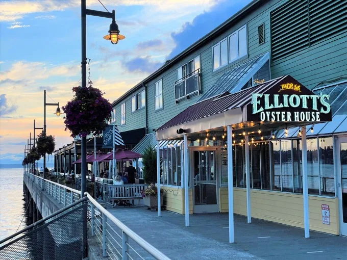 Elliott's Oyster New Year turns 30