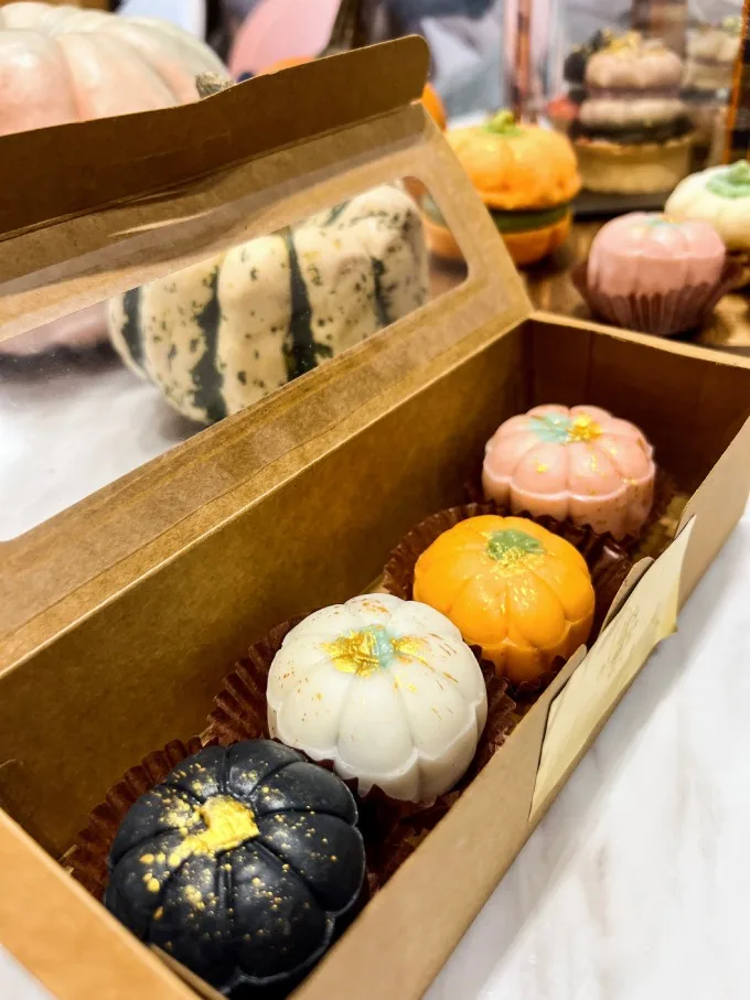 Rice Cake Master Offers Limited Edition Pumpkin Mochi Desserts by Aglaze to Celebrate Halloween