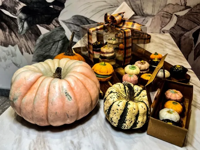 Rice Cake Master Offers Limited Edition Pumpkin Mochi Desserts by Aglaze to Celebrate Halloween