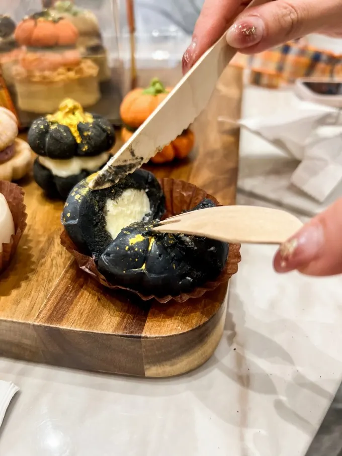 Rice Cake Master Offers Limited Edition Pumpkin Mochi Desserts by Aglaze to Celebrate Halloween