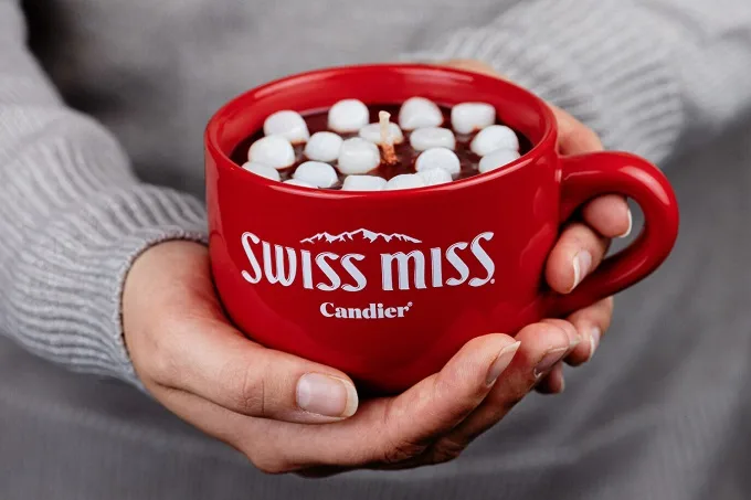 Get Cozy This Hot Cocoa Season With The Swiss Miss Candier Candle