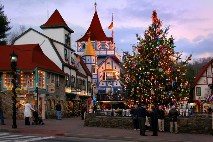 Christmas in Helen Georgia 2023 USA: Market, Lights, Parade