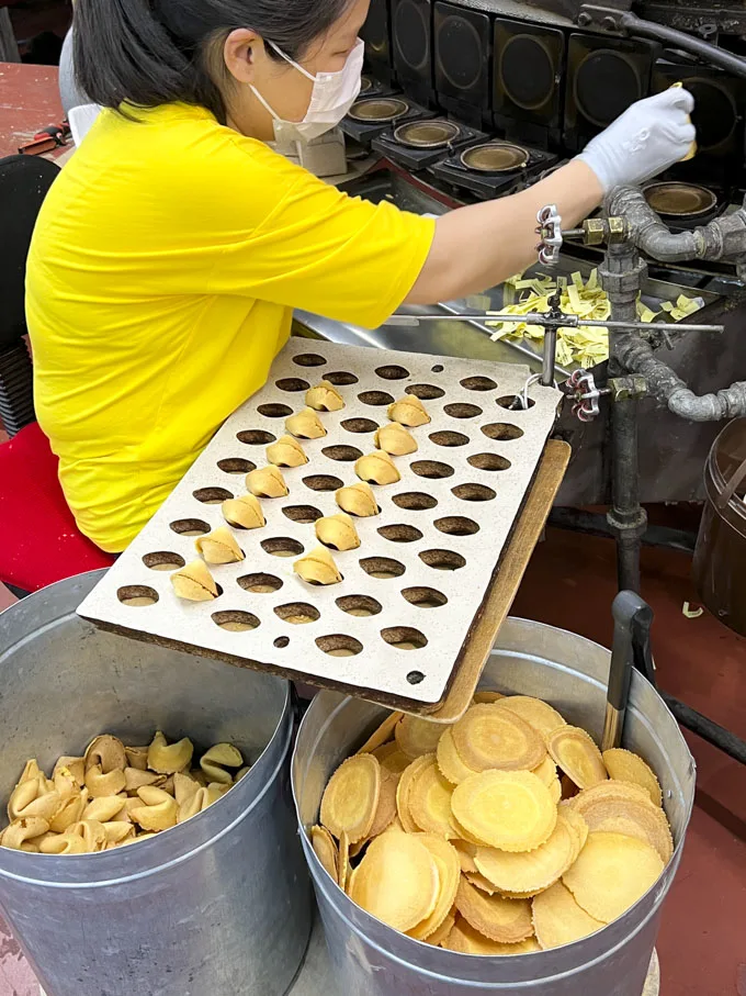 Golden Gate Fortune Cookie Factory in San Francisco [My Experience]
