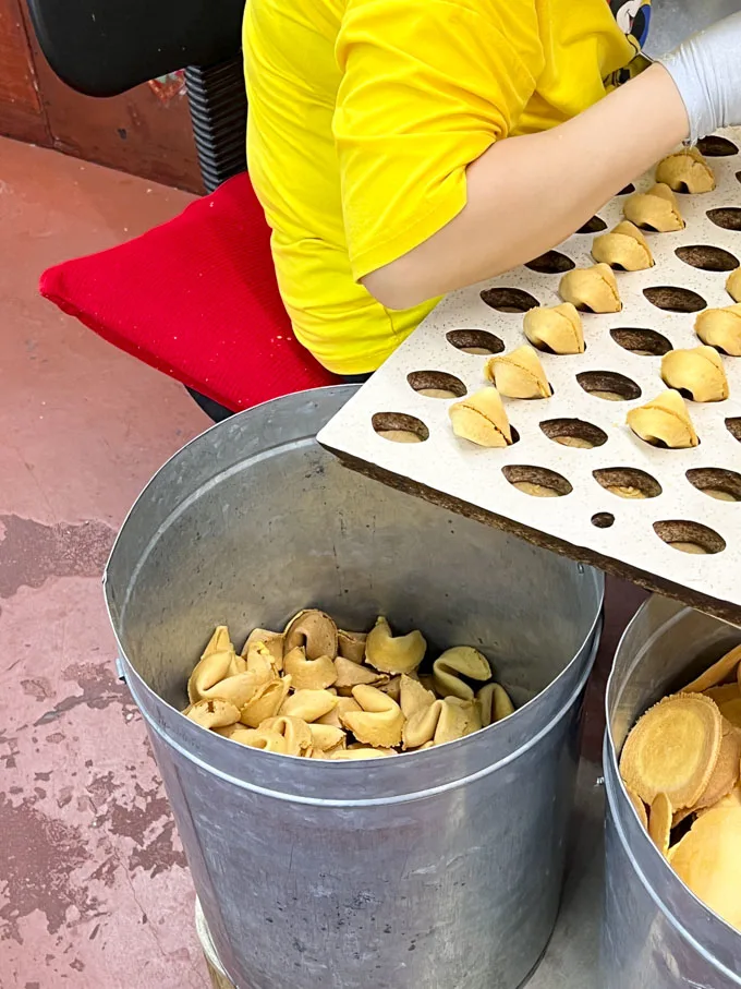 Golden Gate Fortune Cookie Factory in San Francisco [My Experience]