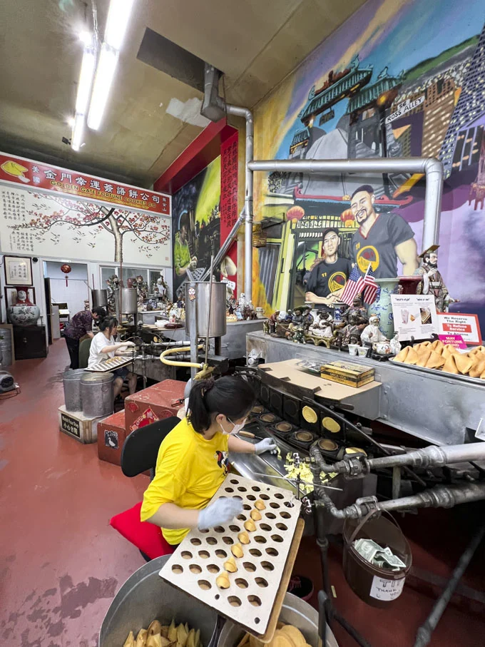 Golden Gate Fortune Cookie Factory in San Francisco [My Experience]