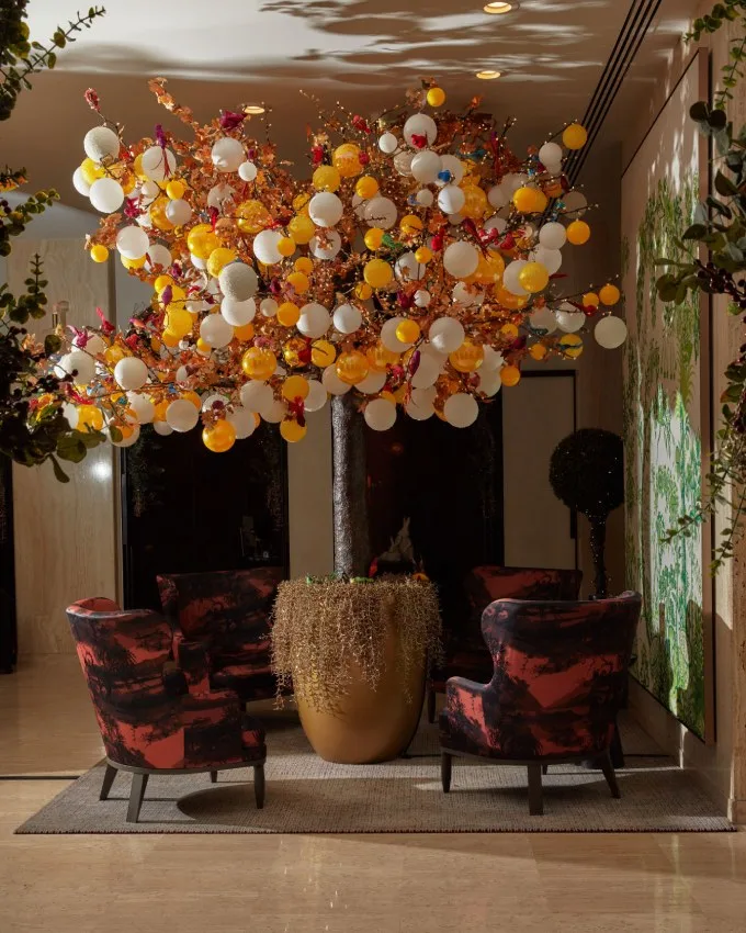 Booking.com and Warner Bros. Celebrate the Holidays with Bookable Stays at Wonka&rsquo;s Sweet Suites in New York and Los Angeles