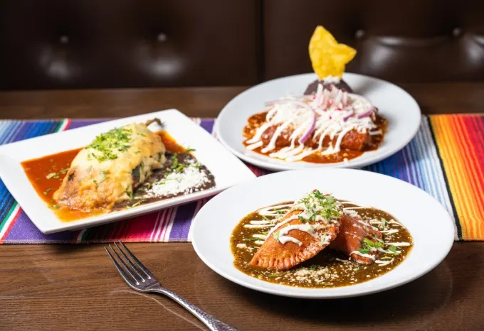 Chicago&rsquo;s Best Summer Happy Hours