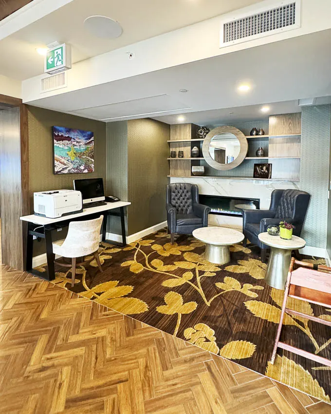 Hyatt Regency Calgary: Regency Club Lounge