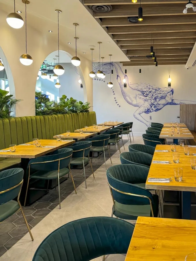 Bow & Stern Opens at The Amazing Brentwood