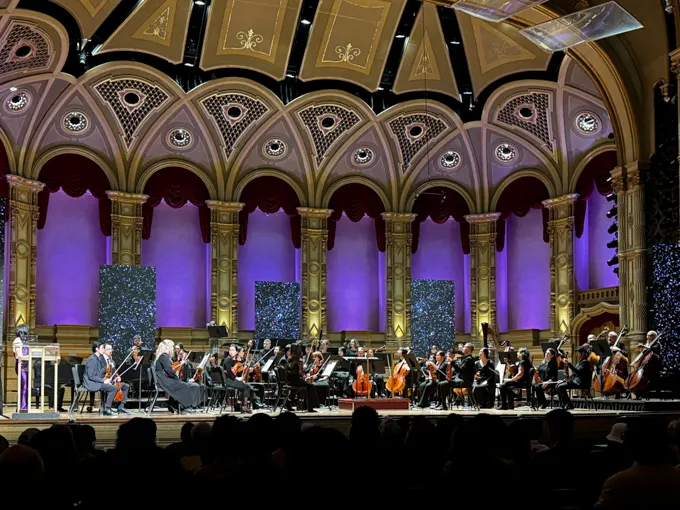 Orpheum Theatre in Vancouver: Food and Drink Options