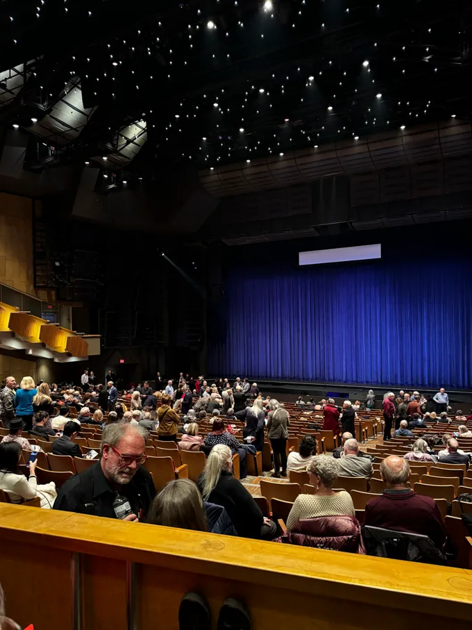 Queen Elizabeth Theatre, Vancouver: Food and Drink Options