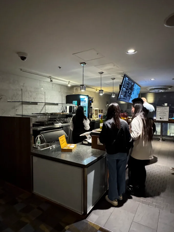 Queen Elizabeth Theatre, Vancouver: Food and Drink Options